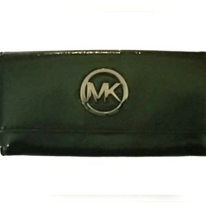 MICHAEL KORS NWOT Black Patent Leather Fulton Wallet Flap Medallion